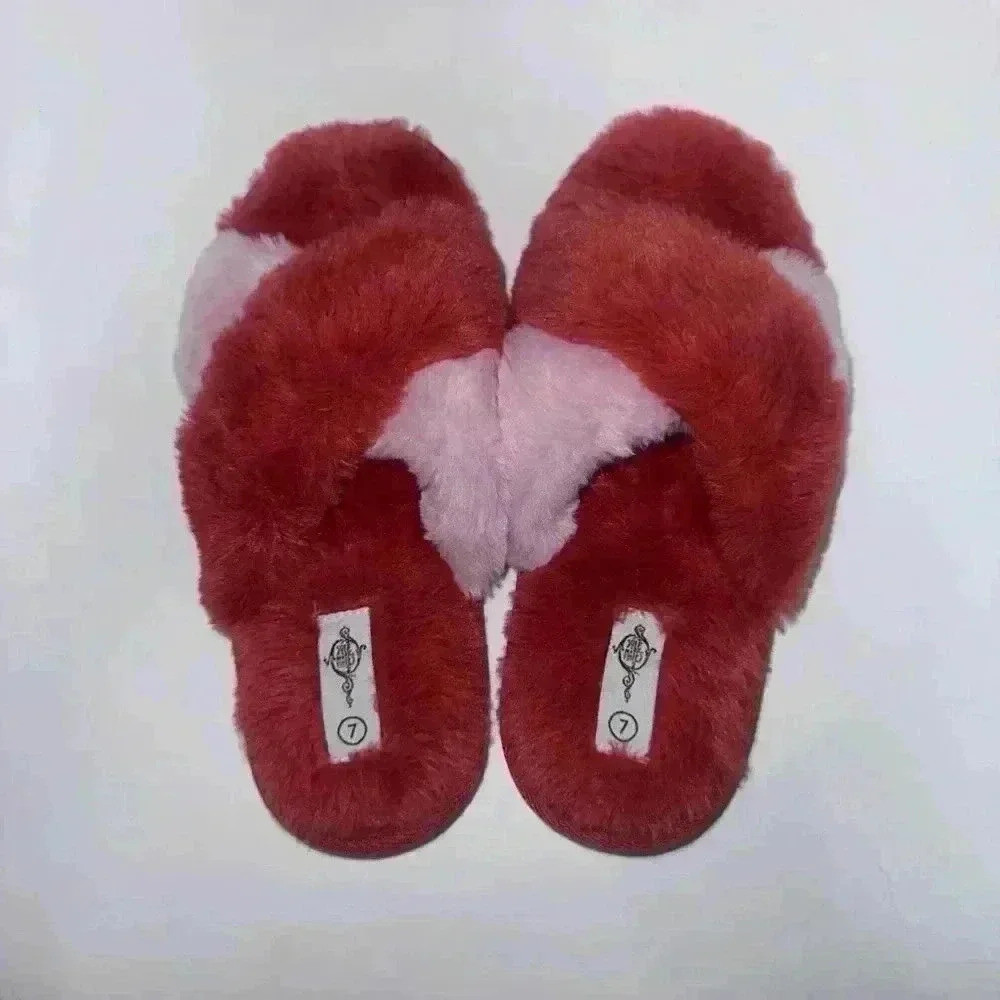 Sole Mates Slippers for Woman! Size 7 Red & Pink / Cozy!! Faux Fur!!